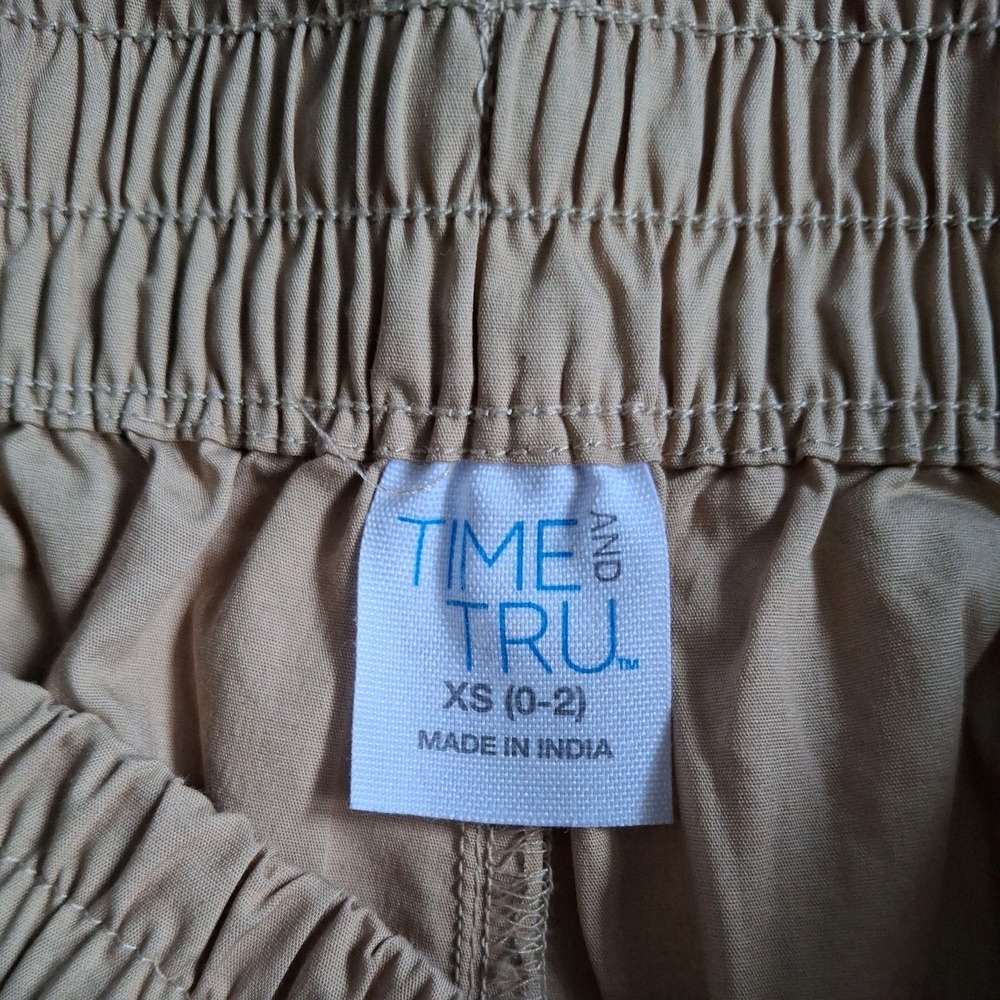 Time and Tru Women's Beige Chino Shorts Pleated Elastic Drawstring Pockets XS - Picture 6 of 8